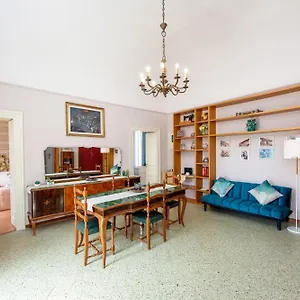 Amalpha Domus 100 Sqm With Ac Wifi And Balcony Apartment